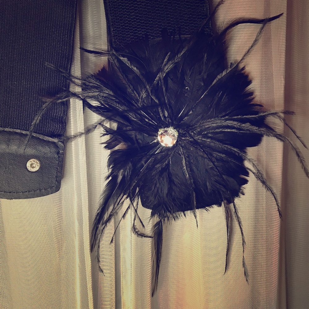 Black Feathered Snap Belt